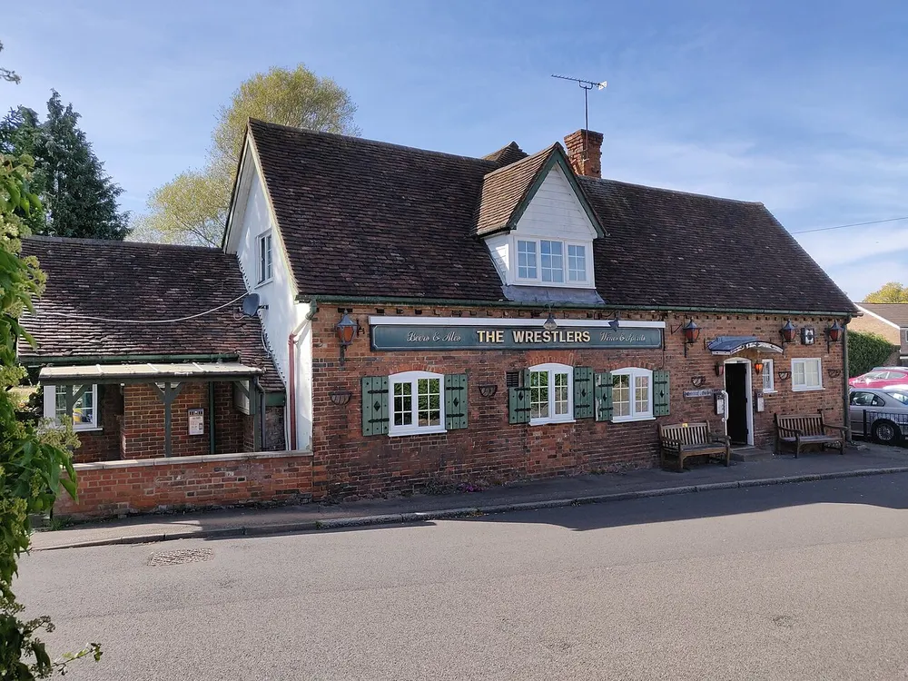 The Wrestlers, Hatfield, the local landmark of AL10