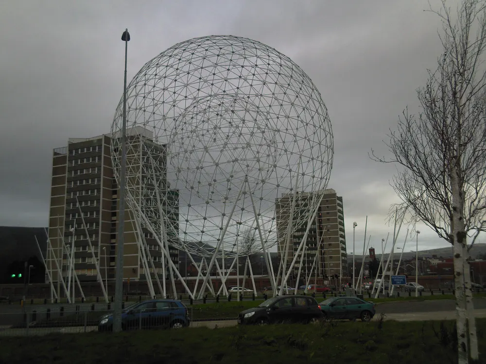 RISE (sculpture), the local landmark of BT12