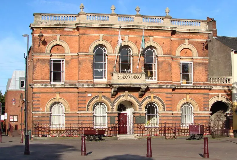 Ilkeston Town Hall, the local landmark of DE7