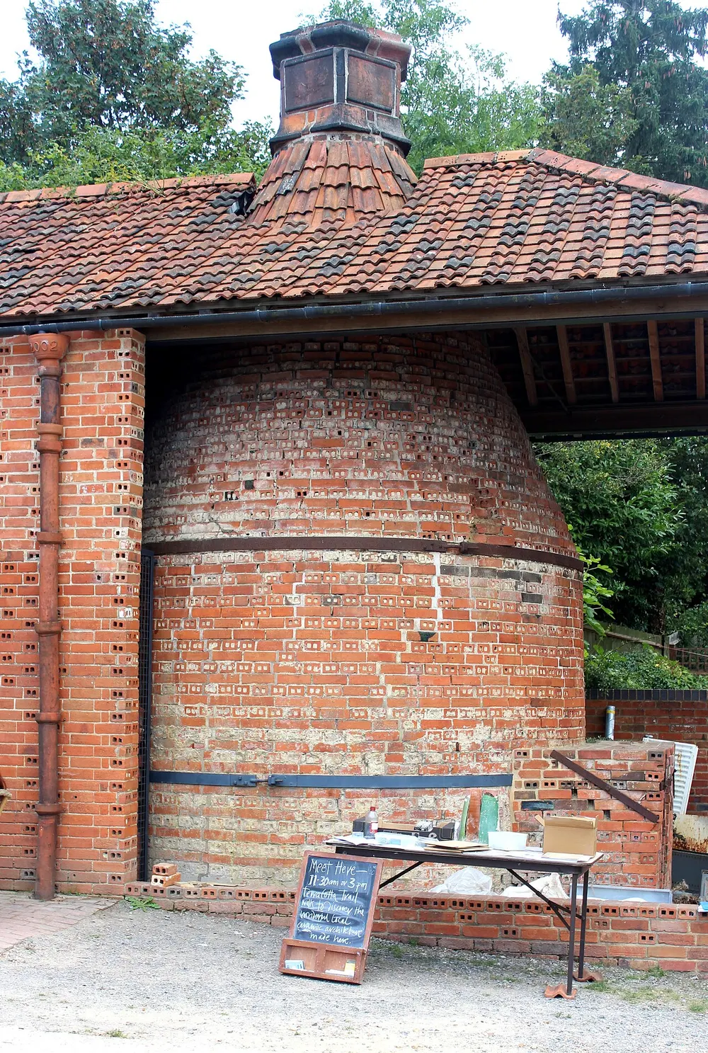 Farnham Pottery, the local landmark of GU10