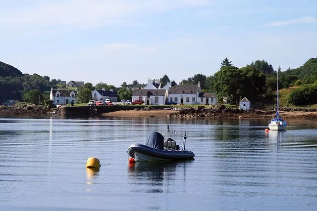Isleornsay, the local landmark of IV43