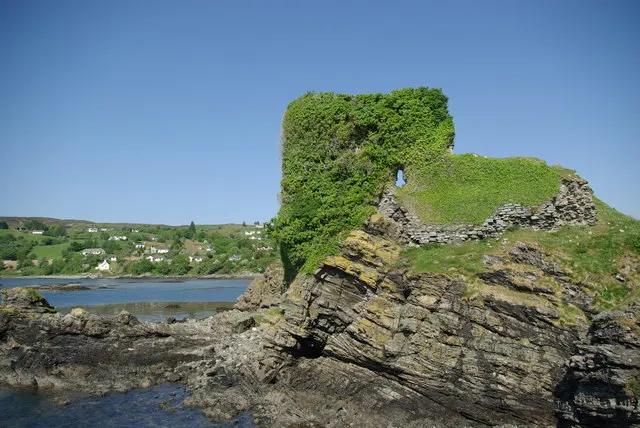 Knock Castle (Isle of Skye), the local landmark of IV44