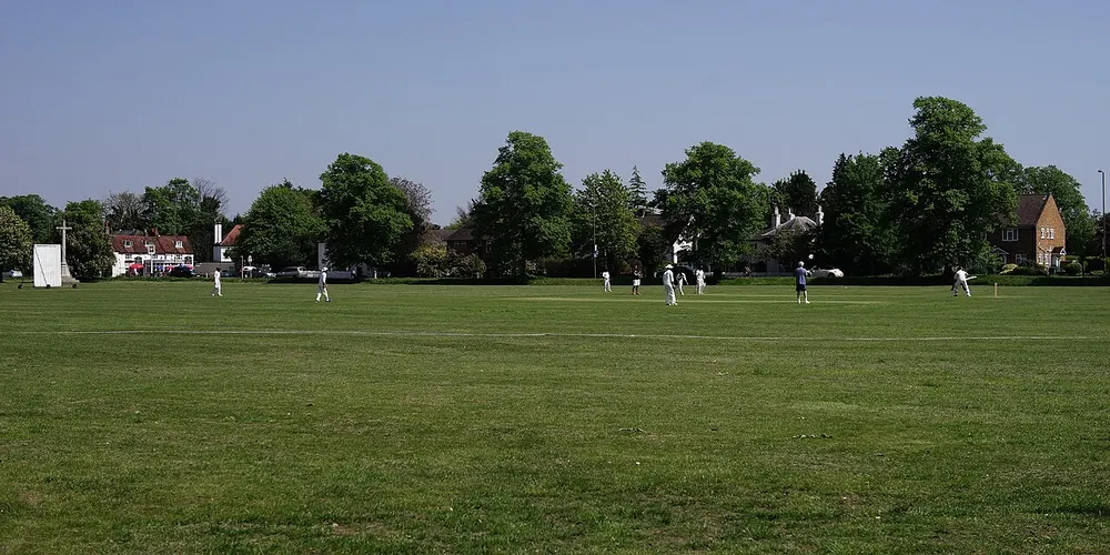 Giggs Hill Green, the local landmark of KT7