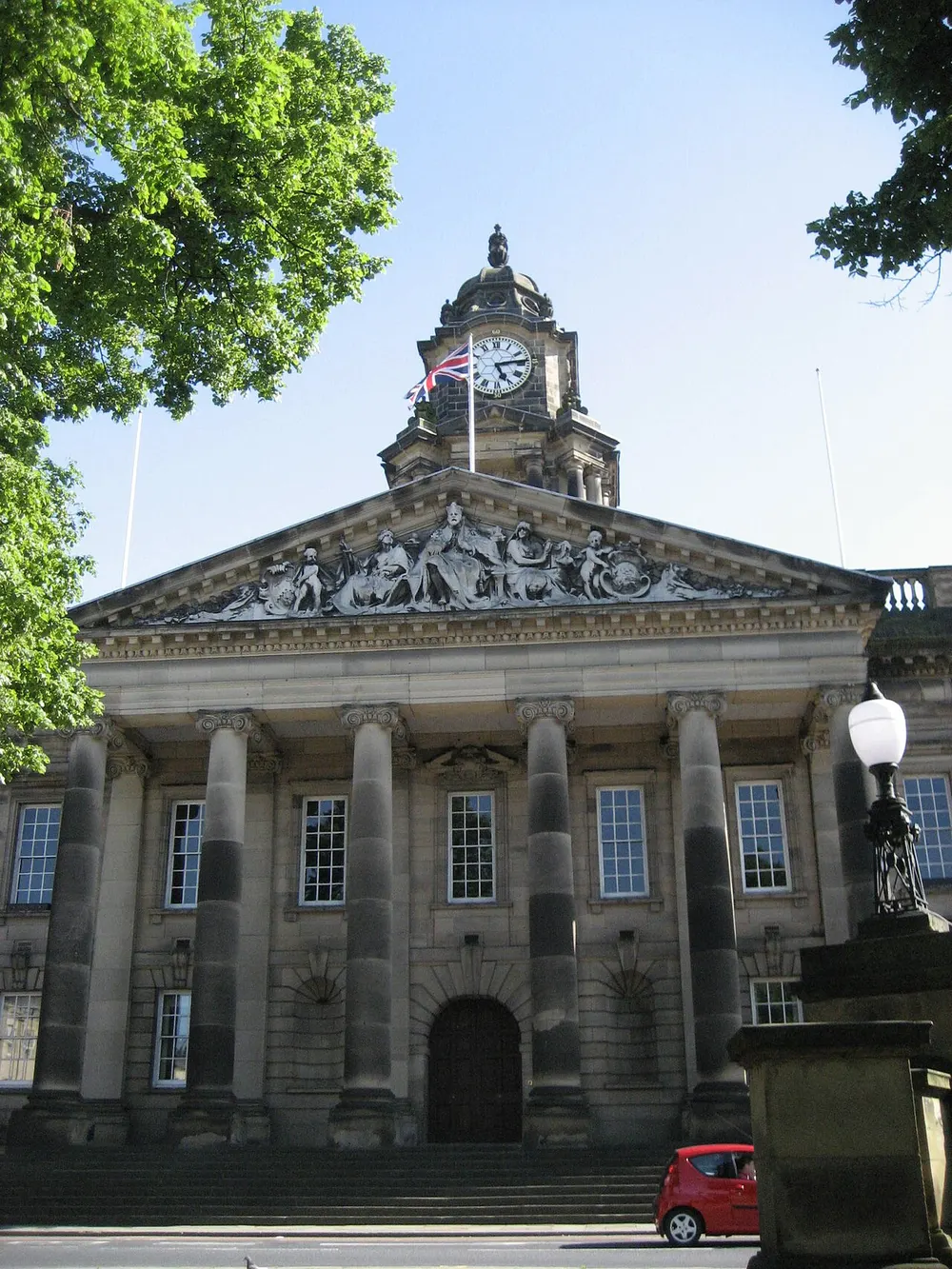 Lancaster Town Hall, the local landmark of LA1