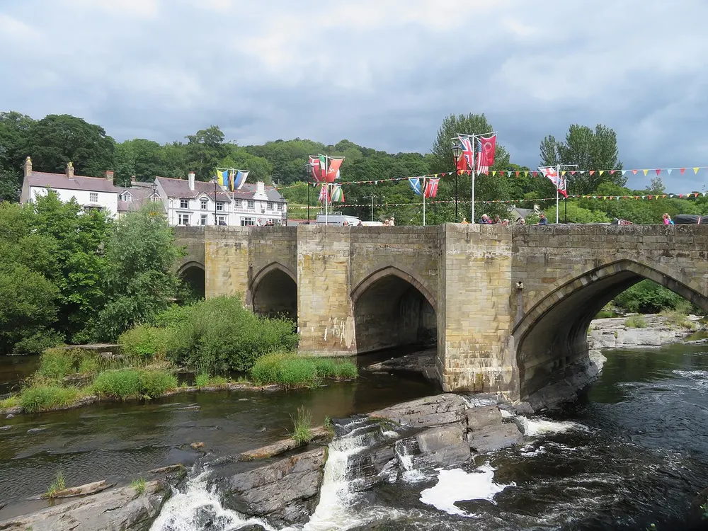 Llangollen Bridge, the local landmark of LL20