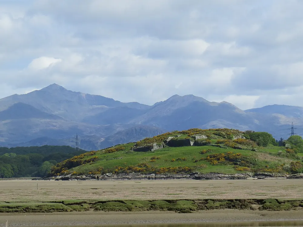 Llanfihangel-y-traethau, the local landmark of LL47