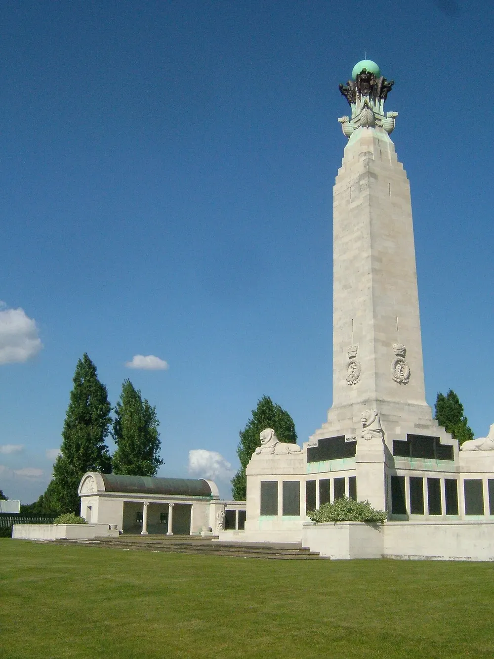 Chatham Naval Memorial, the local landmark of ME4