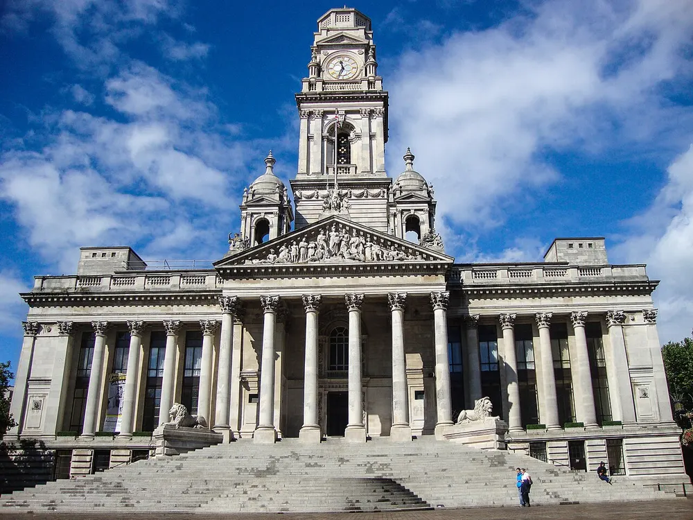 Portsmouth Guildhall, the local landmark of PO1